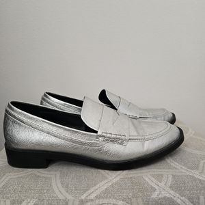 Like New Metallic Loafers